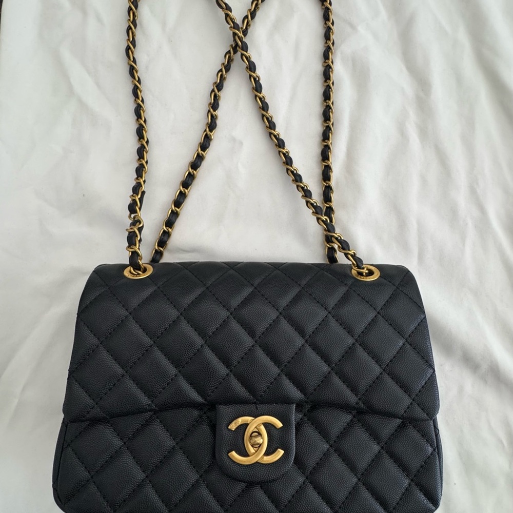 Black and Gold Diamond Quilted Shoulder Bag